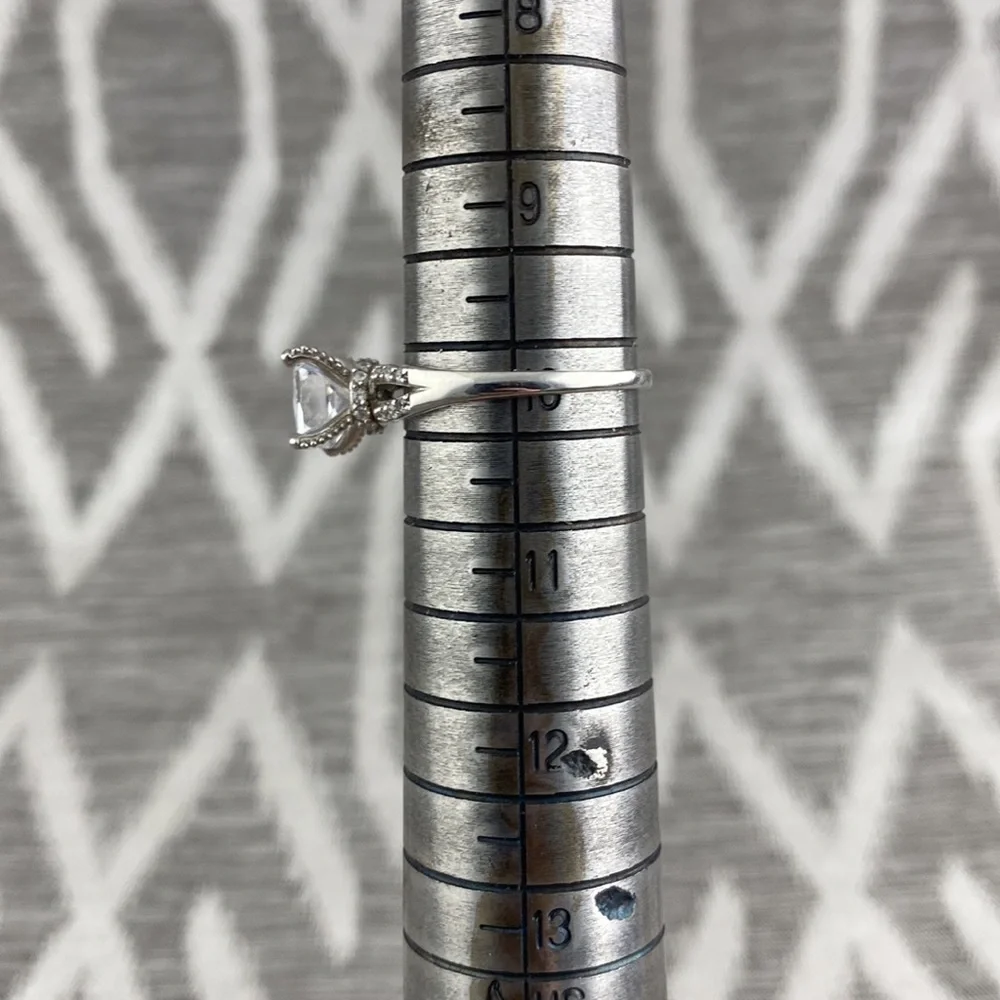 Silver Solitary Stone ring with tiny stones on Band - Picture 5 of 5